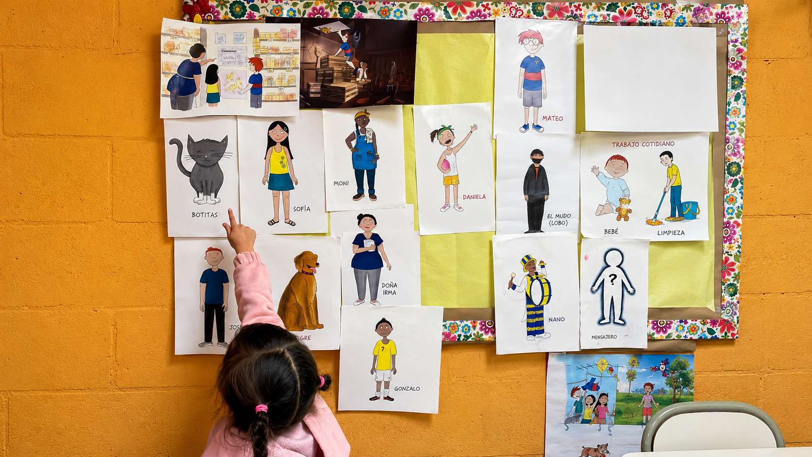 Cartelera de aula con recursos de la propuesta MATEO